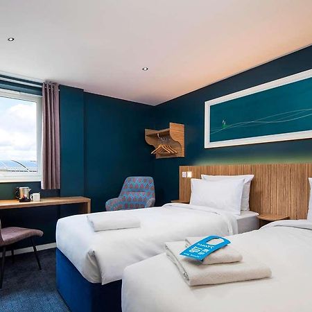 Travelodge London Central Bank Room photo