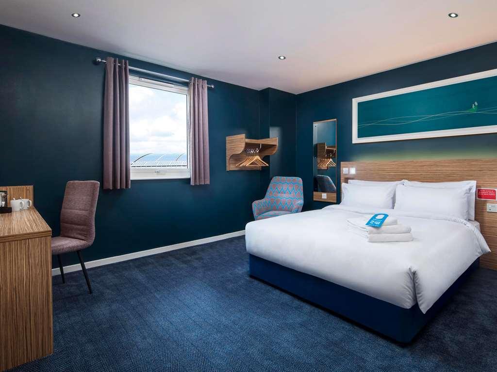 Travelodge London Central Bank Room photo