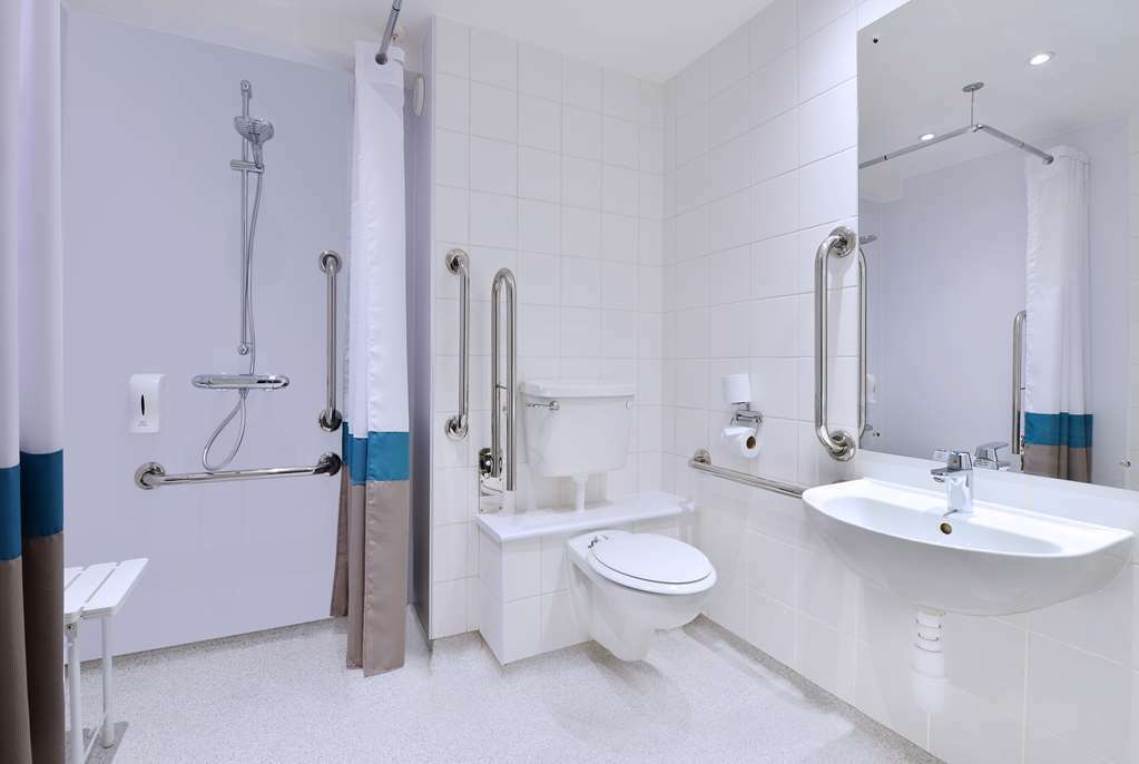 Travelodge London Central Bank Room photo