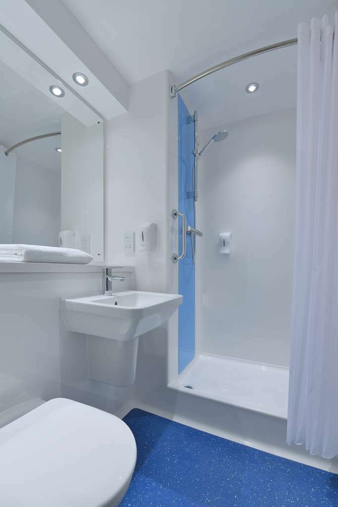 Travelodge London Central Bank Room photo